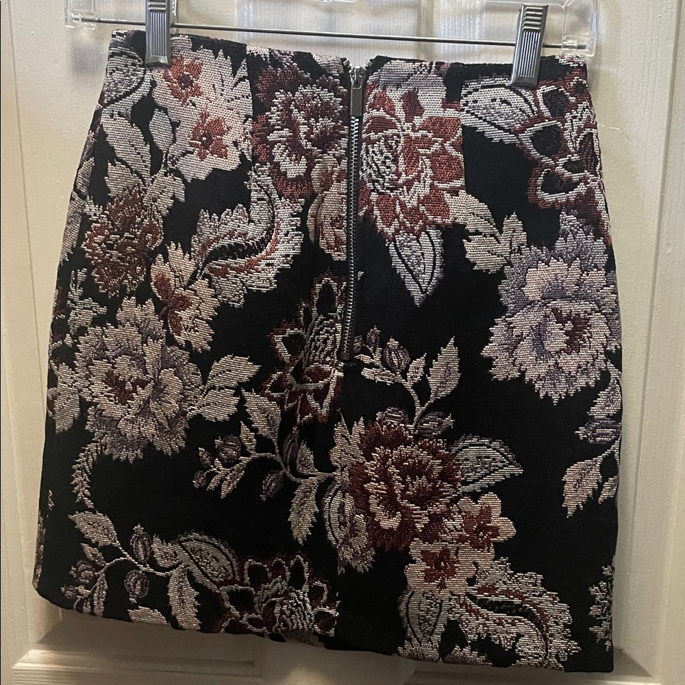 New Look Black and Pink Floral Mini Skirt - Picture 2 of 2